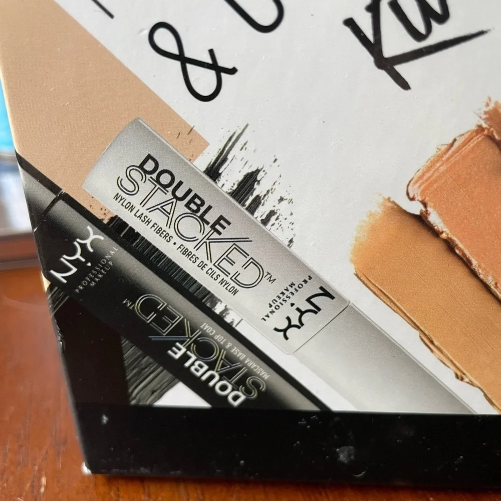 NYX professional make up highlight & Contour kit
